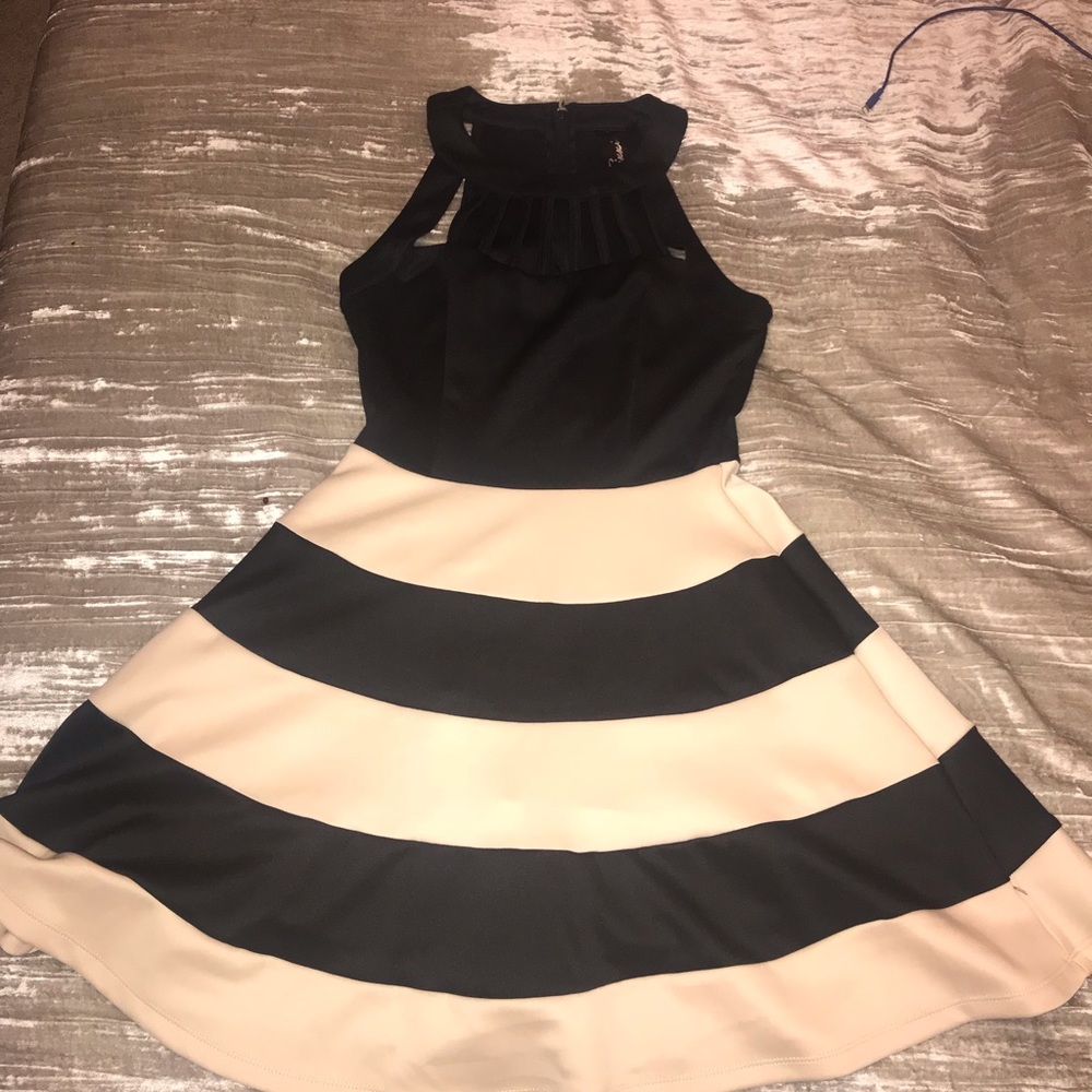 Stopped Dress with Detailed Neck Line